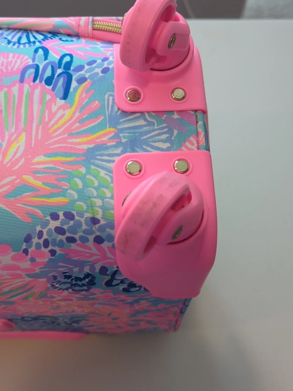 NWOT Lilly Pulitzer GWP Under The Seat Carry-On Rolling Luggage Suitcase - Picture 7 of 7